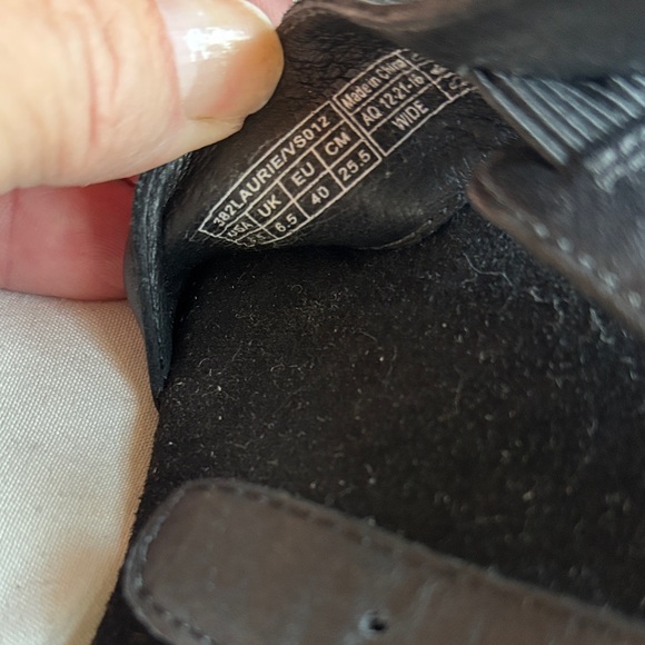 Vionic Black Leather Women's Sandals - Picture 4 of 8